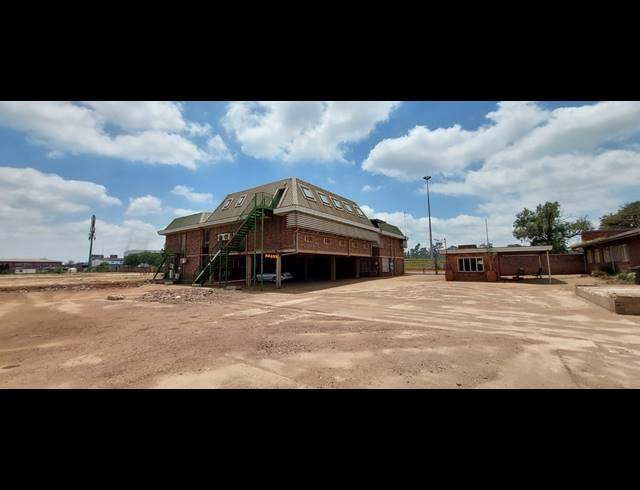 1,000M² WAREHOUSE FOR SALE IN CLAYVILLE